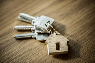 Tras un año a la baja, la firma de hipotecas sobre vivienda crece un 3,8% en febrero